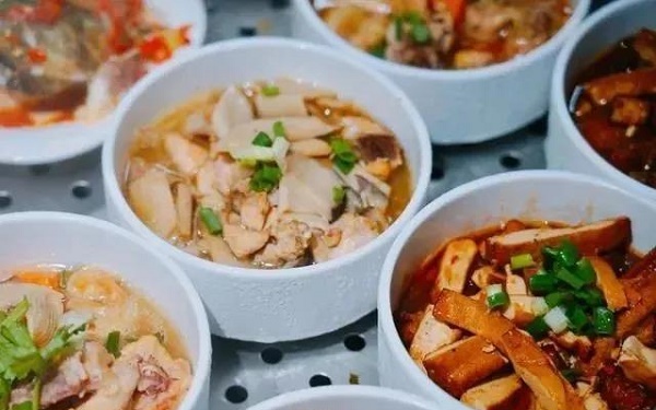 社區(qū)食堂訂餐能干嘛?是自己搭建訂餐平臺(tái)好還是加盟好？