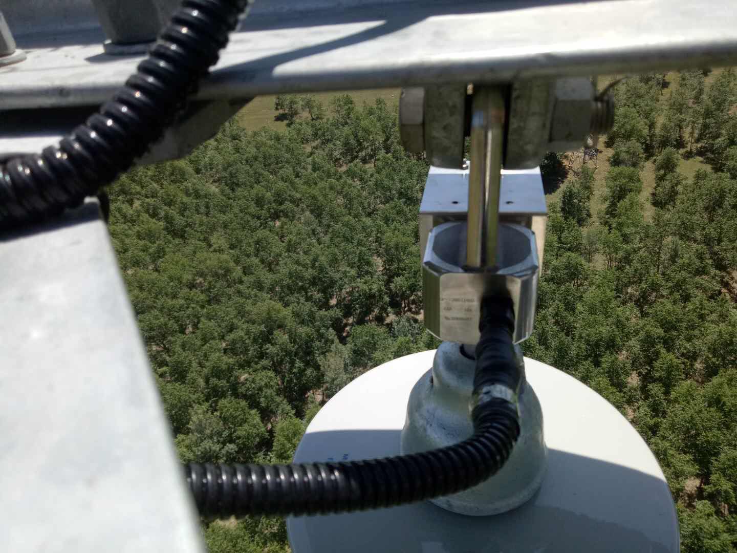 武漢電網(wǎng)加裝覆冰在線監(jiān)控裝置，為觀冰、抗冰舉措助力