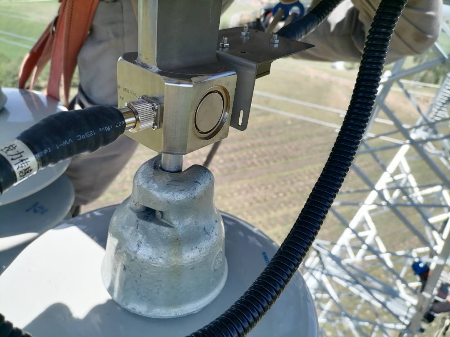 武漢電網(wǎng)加裝覆冰在線監(jiān)控裝置，為觀冰、抗冰舉措助力